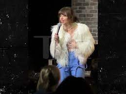 Comedian Natasha Leggero exposes b00bs during Los Angeles performance  (video) - 9jaflaver