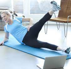 Die wirksamste waffe gegen einsamkeit ist ein gemeinsames workout mit deinen freunden. Leibesubungen So Gelingt Das Fitnesstraining Auch Zu Hause Welt