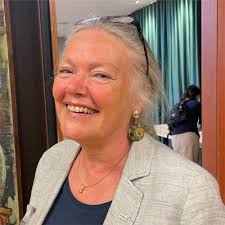 I går hade vi på NTA Skolutvecklings nationella kansli sommaravslutning. Vi  fick besök av Draken Berta och skapade i lera. En härlig dag helt enkelt✨  Se min sommarhälsning på NTA:s webbplats☀️… |