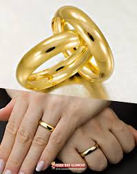 Modelo Classico E Elegante Essa Belissima Alianca Em Ouro 18k E Perfeita Para O Dia Tao Esperado Do Cas Aliancas De Ouro Aliancas De Casamento Anel De Noivado