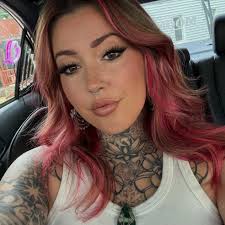 Does anyone recognize this porch or have a direct number to local FedEx in  Watertown, NY?