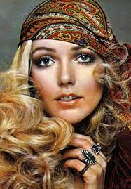 Pin By Sara Wolfheart On 70s Fashion 70s Hair And Makeup Disco Hair 1970s Hairstyles