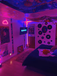 Groovy, psychedelic, relaxing…just a few words that might pop to mind when you think of the ideal stoner room. Aesthetic Room In 2021 Rooms Aesthetic Trippy Rooms Aesthetic Trippy Rooms