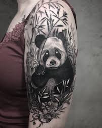 Tatuagem Feita Por Gabriela Arzabe De Brasilia Panda Em Blackwork No Meio De Bambus Panda Tattoo Animal Tattoos Body Art Tattoos