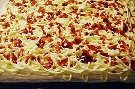 Mantar soslu spaghetti önce makarnamizi haslamak icin suyumuzu koyalim.kaynamasi. Spaghetti Blechkuchen Von Julimond1920 Chefkoch Rezept Spagettikuchen Spaghettikuchen Lebensmittel Essen