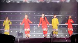 Bukan apa, saya terikat dengan jadual penggambaran sebuah drama di sana, jadi senang cerita saya akan sambung beraya di kota london, demikian kata rozita che wan , 44, atau lebih dipanggil che ta. 11 Korean Stars Who Have Rocked Baju Melayu Baju Kurung Outfits Hype Malaysia