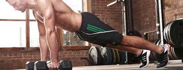 Estos ejercicios sirven sobre todo para quienes están lejos del gimnasio por un viaje, se encuentran de vacaciones o simplemente han decidido entrenar en casa, por la comodidad que ello conlleva, y no cuentan con todo el equipamiento que les. Rutina De Pesas Para Realizar En Casa Ejercicios En Casa