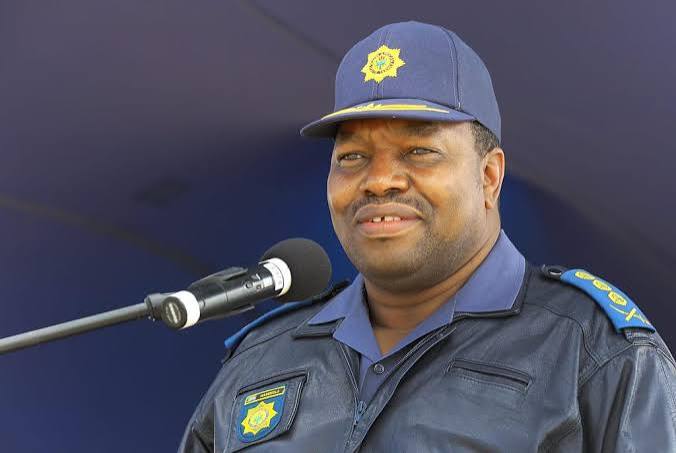 Police commissioner visits NIU office after shootout with extortionists - ProtectionWeb