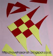 Selanjutnya geser anyaman sampai pada batas belahan. Nove Hasanah Prakarya Untuk Sd Dari Kertas Bekas Ikan Penghias Kelas