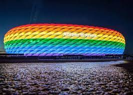 Die stadt folgt damit einem aufruf des kreises mettmann. Der Fc Bayern Zeigt Flagge Bild Des Tages 14 07 2019 Queer De