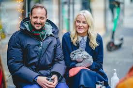 Elle a épousé haakon de norvège le 25 août 2001 à oslo. Prinzessin Mette Marit Uber Ihr Liebesleben Mit Haakon Im Lockdown Gala De