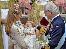 Die jüngste schwedische prinzessin adrienne hat ihre taufe am freitag, 8. Prinzessin Adrienne Von Schweden Wird Getauft