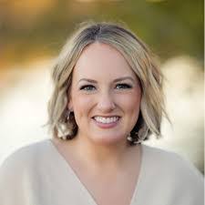 Kimberly Cummins's Instagram, Twitter & Facebook