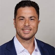 Sebastian Smallegange's Instagram, Twitter & Facebook