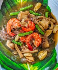Tumiskan bawang besar dan bawang putih sehingga layu. Resepi Simple Cendawan Tiram Masak Sos Tiram