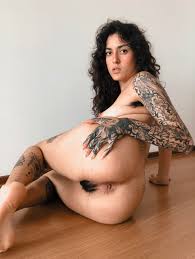 Ma chatte poilue vue de derrière