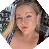 Leesa Cooper's Instagram, Twitter & Facebook