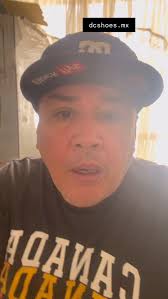 En este gran evento de surf en el 2013, en el Puerto Escondido Surf Open,  tuve el gusto de encontrarme con Alex Olea de Olea Surfboards y traía este  gran libro y