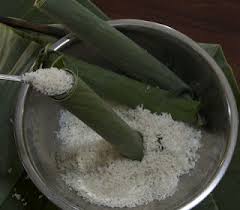 Tapi yang dikhawatirkan plastiknya bukan yang khusus tahan panas tinggi dan bisa untuk memasak, sehingga ada mikropartikelnya yang luntur ke. Resep Cara Membuat Lontong Tahan Lama