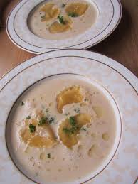 Parmesansuppe Mit Truffelol Edle Vorspeise Fur Besondere Anlasse Silvester Vorspeise Suppe Parmesansuppe Vorspeisen Rezepte Essen Fur Besondere Anlasse