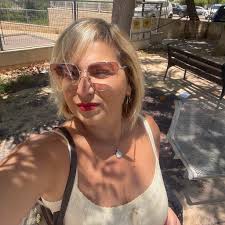 המימונה זה החג שלי. אני אוהב לפגוש אנשים, אוהב מוזיקה מזרחית שמחה ואוהב מאד  מתוקים. במימונה, יש את כל אלה ועוד. אין עוד עם שיש לו חג כזה בו פותחים את  הדלתות