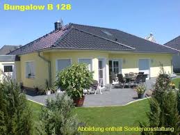 Schicker Bungalow Mit Erker An Der Terrasse Der Firma Habama Haus Baumanagement Magdeburg Gmbh Bungalow