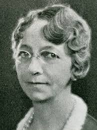 Sarah Kellogg's Instagram, Twitter & Facebook