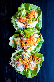 Veggie Lettuce Wraps With Peanut Sauce Recette Recette Asiatique Cuisine Thailandaise Cuisine Asiatique