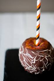 Pommes Amour Candy Apple Chocolat Caramel Lilie Bakery Pomme D Amour Dessert Pomme Caramel Pommes Aux Bonbons
