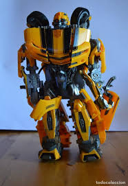 From the transformers 2 movie:bumblebee, the autobot based on chevrolet camaro concept:17 feet tall and 13 feet wide.displayed at the autoshow 2009 in chicago. Figura Juguete Pieza Decoracion Grande Transfor Sold Through Direct Sale 92835325