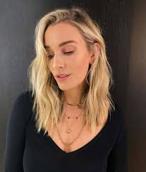Here are ideas for short prom hairstyles. 37 Medium Length Hairstyles And Haircuts For 2020