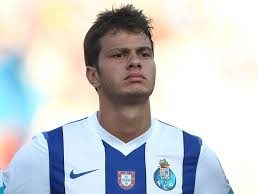 Considering all markets we select under 2.5 as our main prediction, priced with 1.8 decimal odd. Fc Porto Kleber Marca Na Derrota Da Equipa B Maisfutebol