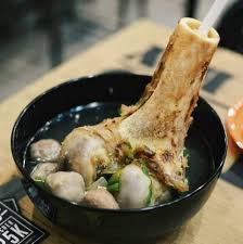 Disajikan dengan kuah kaldu hangat bikin sensasi makan makin nikmat. Nibble Id 7 Bakso Sumsum Enak Di Jakarta Yang Besar Banget