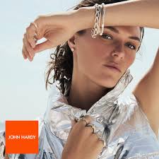 Gifts for the girls that live in sterling silver: check! #JohnHardyJewelry