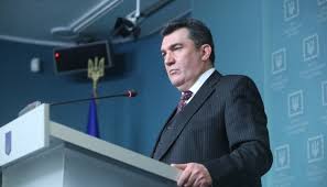 У той час як, за словами авакова, у 2018 році порошенко отримав матеріали сбу для введення санкцій проти 112 україна і newsone, міністр внутрішніх справ арсен аваков заявив, що рада національної безпеки й оборони не має наміру вводити санкції проти колишнього президента. Rnbo Stvorila Centr Protidiyi Dezinformaciyi Volin Online