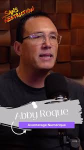 Abby Roque a écopé d'une pénalité majeure pour cette mise en échec sur Abby  Boreen. 🏒 (🎥 : @radiocanadasports)