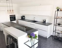 Yesilin Sofistike Tonlariyla Derinlik Kazanan Modern Bir Ev Dekor Ev Dekoru Evler