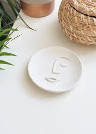 Diy Clay Face Dish Isoscella In 2020 Diy Clay Crafts Diy Air Dry Clay Diy Jewellery Dish