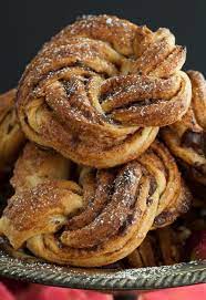 Russian Monday: “Sladkay Bulochka” – Cinnamon Chocolate Pastry Wheels –  Cooking Melangery