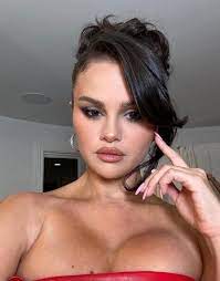 𝐁𝐈𝐆 𝐁𝐑𝐈. on X: the veins in her boobs, yall Im going FERAL  t.cooF2UpoQYTA  X