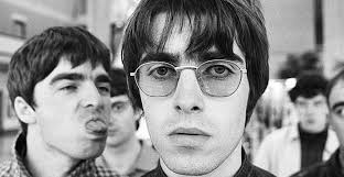 L'histoire débute à manchester où les frères gallagher (liam et noel) ont une réputation de mauvais garçons assez justifiée. Oasis Pourquoi Les Freres Gallagher Se Detestent Ils Les Cultivores