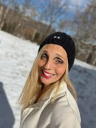 Janet Comer's Instagram, Twitter & Facebook