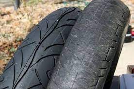 Adapun ketiga faktor penyebab ban botak itu gundul sebelah yaitu suspensi, pemakaian dan desainnya, ucap pak dodiyanto yang sering upload facebook foto kebon sawit miliknya. Penyebab Dan Cara Atasi Ban Motor Cepat Gundul Dan Aus Berita Seputar Otomotif