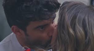 Retrouvez la suite des intrigues de plus belle la vie avec nos scoops et indiscrétions sur plus il l'envoie paitre et lui demande de quitter sa ferme. Plus Belle La Vie En Avance Vidal Et Luna S Embrassent Video Pblv Episode N 4280 Stars Actu