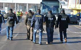 Partea 2 fără un sfert. Se Desfiinteaza Dga Si Doi S Un Sfert Apar Afacerile Interne Ziarul National