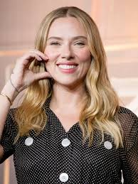 📸 Linda! Scarlett Johansson hoje (01) na coletiva de imprensa de “Jurassic  World: Recomeço” em Seul!