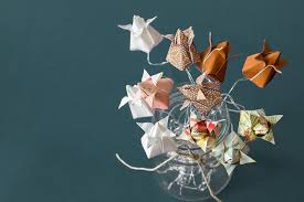 Faire suivre les photos1:fold la feuille vers la gauche de la photophoto 2:fold l'exese de papier vers le hautimage 3: 1001 Modeles D Origami Fleur Facile Pour Celebrer Le Retour Du Printemps