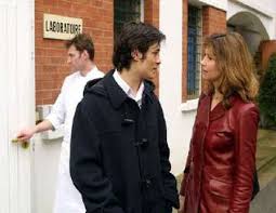Retrouvez tous les détails des 18 saisons et des 136 épisodes de la série alice nevers, le juge est une femme, ainsi que toutes les news et les vidéos. Florence Larrieu Le Juge Est Une Femme Saison 3 Episode 2 Drole De Jeu Teleobs