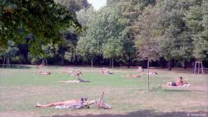 Der englische garten befindet sich im münchner nordosten am westufer der isar. Nacktsein In Deutschland Meet The Germans Dw 24 07 2019