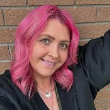 Lisa Hays's Instagram, Twitter & Facebook